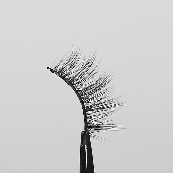 Lilly Lashes | Butterfl'eyes - Heiry Half Lash rotating lash video